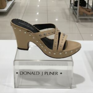 Donald J Pliner Couture Platform Sandal Shoe Metal Stud Accents